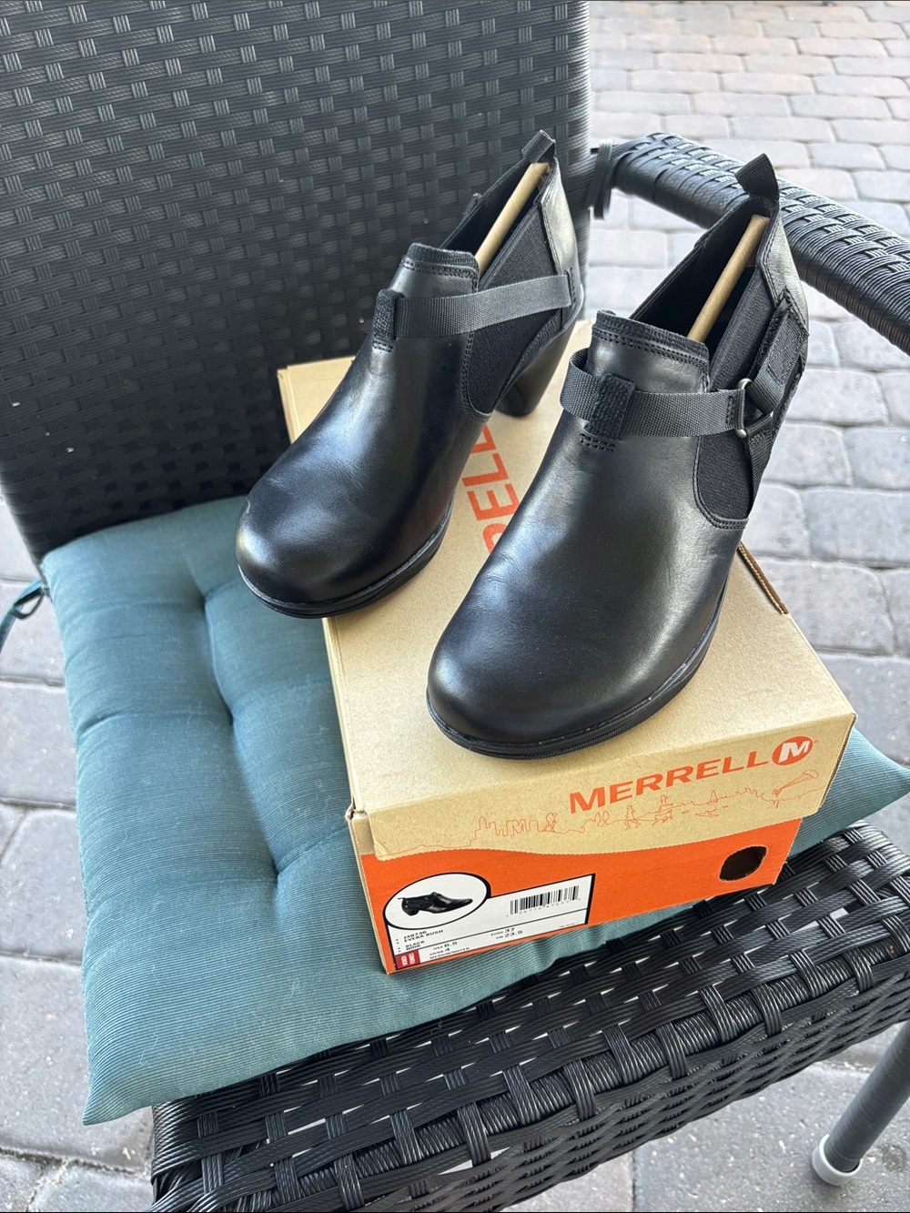 Merrell Black Leather Women’s Heeled Ankle Boots